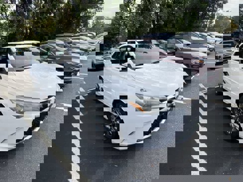 Used 2017 Toyota Camry SE image 3