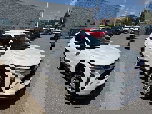 Certified 2025 Chevrolet Trax LS image 3