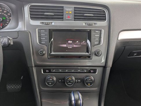 Used 2015 Volkswagen e-Golf SEL Premium image 16