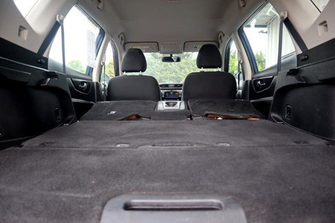 Used 2018 Nissan Rogue S image 45