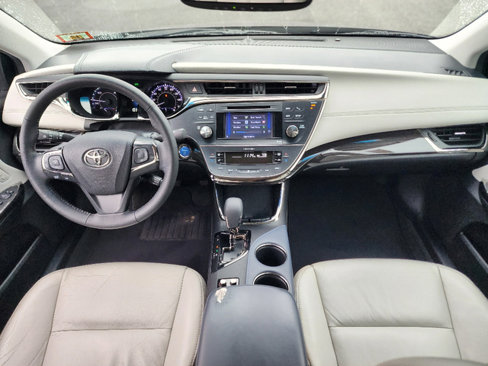 Used 2013 Toyota Avalon XLE Premium image 2