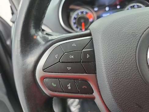 Used 2020 Jeep Cherokee Limited image 17