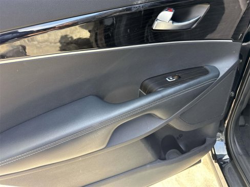Used 2019 Kia Sorento LX image 16
