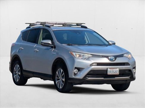 Used 2017 Toyota RAV4 XLE image 3