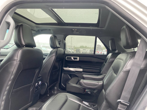 Used 2022 Ford Explorer XLT image 17