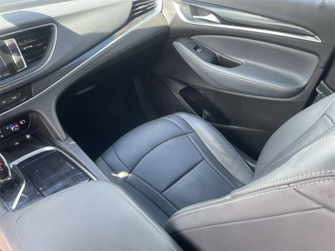 Used 2020 Buick Enclave Essence image 29