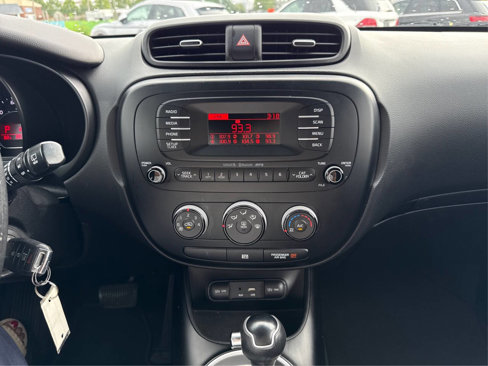 Used 2016 Kia Soul + image 14