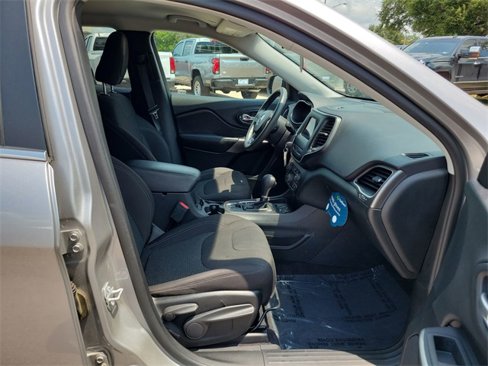 Used 2019 Jeep Cherokee Latitude w/ Popular Appearance Group image 25