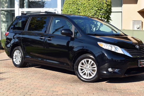 Used 2015 Toyota Sienna XLE image 3