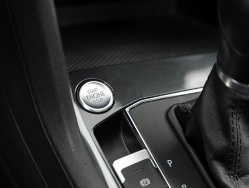 Used 2019 Volkswagen Tiguan SEL Premium R-Line image 25
