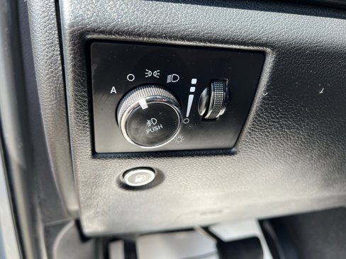 Used 2020 Jeep Grand Cherokee Laredo image 30