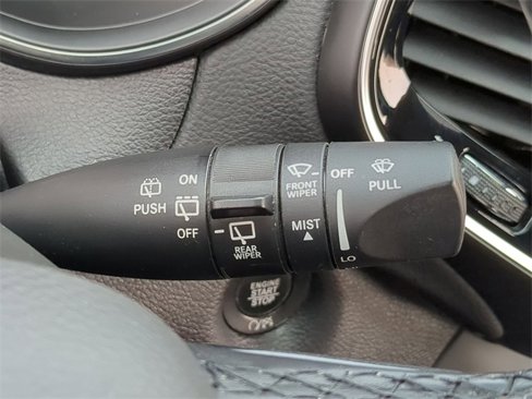 Used 2020 Jeep Cherokee Limited image 24