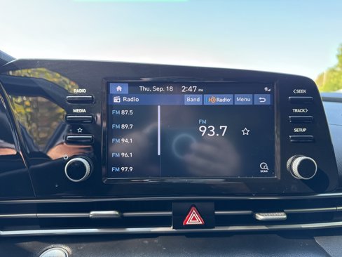 Used 2022 Hyundai Elantra SEL w/ Convenience + Premium Package image 29