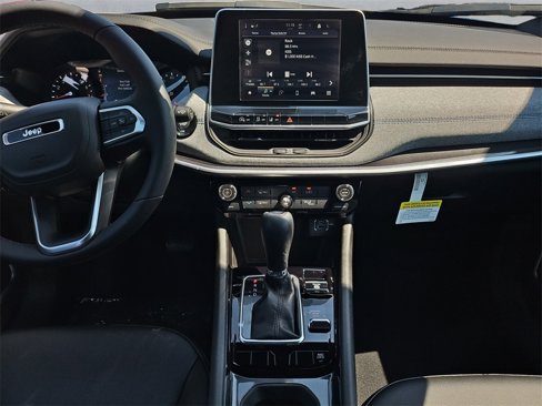 New 2025 Jeep Compass Latitude image 11