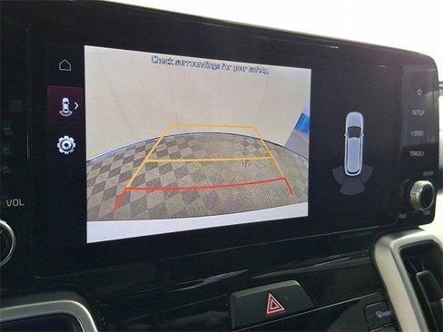 Used 2022 Kia Sorento S w/ Panoramic Sunroof Package image 4