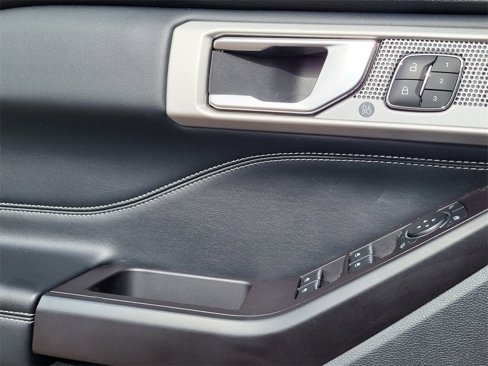 Used 2020 Ford Explorer Platinum image 9