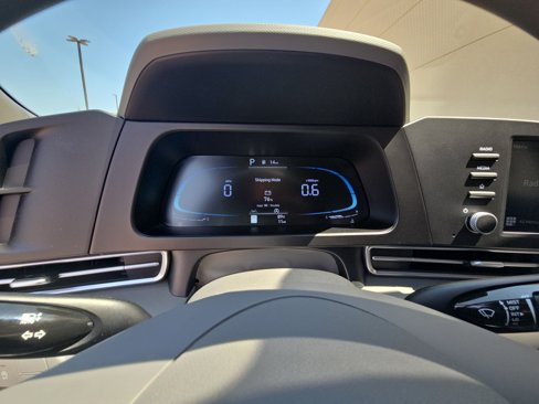 New 2025 Hyundai Elantra SE image 18