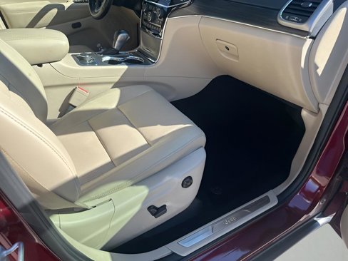 Certified 2020 Jeep Grand Cherokee Limited w/ Luxury Group II image 15