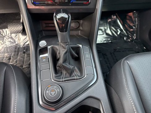 Certified 2022 Volkswagen Tiguan SE image 19