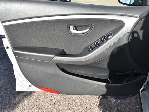 Used 2017 Hyundai Elantra GT image 12