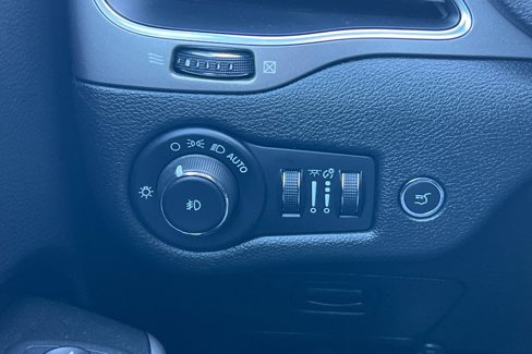 Used 2022 Jeep Cherokee Latitude Lux image 43