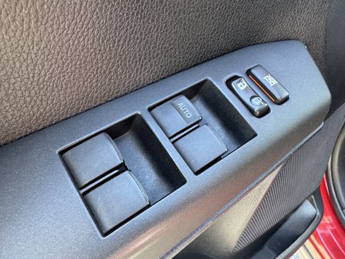 Used 2016 Toyota RAV4 LE image 10