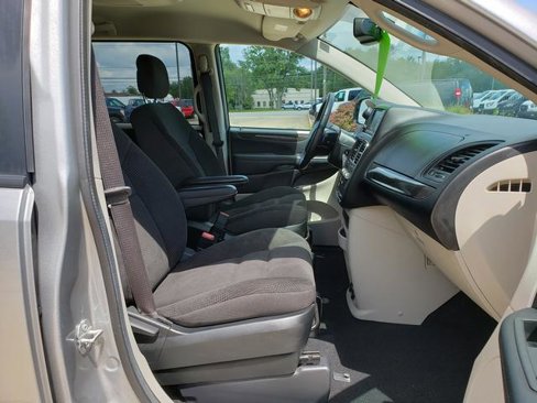 Used 2017 Dodge Grand Caravan SE w/ Power Window Group image 18