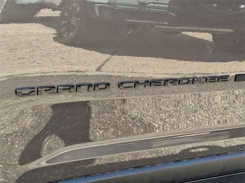 Used 2023 Jeep Grand Cherokee L Laredo image 30