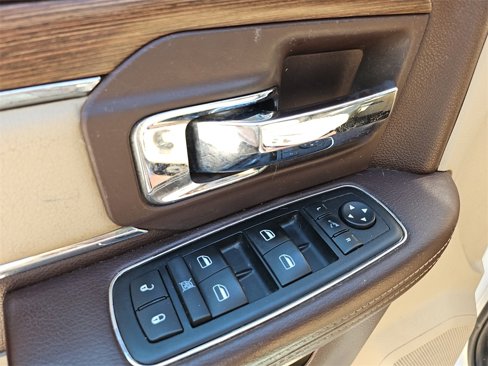 Used 2015 RAM 1500 Laramie w/ Convenience Group image 18