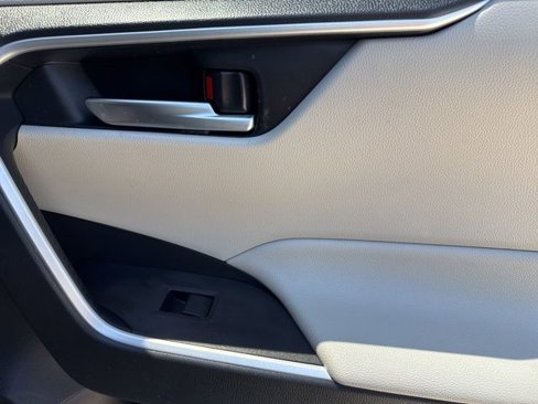 Used 2019 Toyota RAV4 XLE image 12