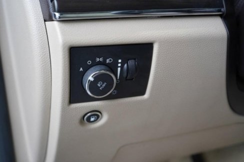 Used 2019 Jeep Grand Cherokee Overland image 12