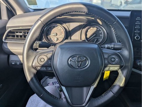 Used 2023 Toyota Camry SE image 19