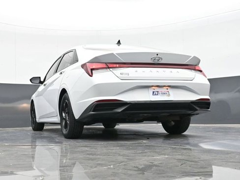 Used 2022 Hyundai Elantra SE image 46