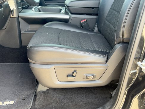 Used 2016 RAM 1500 Sport image 12