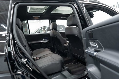 Used 2024 Mercedes-Benz GLB 250 4MATIC w/ Driver Assistance Package image 12