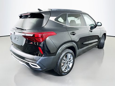 Certified 2021 Kia Seltos S image 7