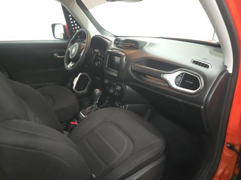Used 2019 Jeep Renegade Latitude w/ Popular Equipment Group image 4