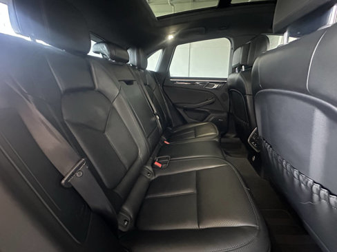 Used 2023 Porsche Macan Turbo image 28