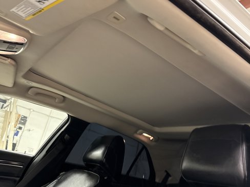 Used 2019 Chrysler 300 Limited image 16
