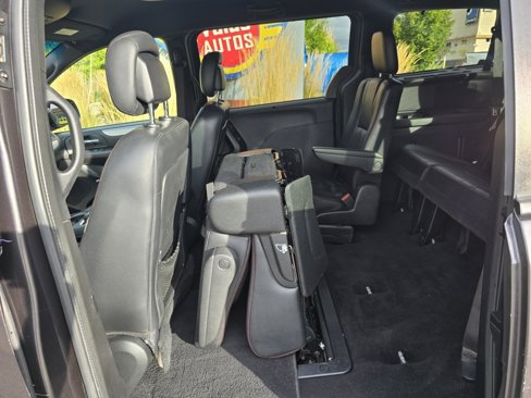Used 2017 Dodge Grand Caravan GT image 28
