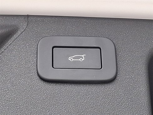 Certified 2025 Land Rover Discovery Sport S image 29