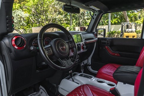 Used 2017 Jeep Wrangler Unlimited Sahara w/ Connectivity Group image 15