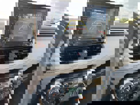 Used 2021 Toyota RAV4 XLE w/ Convenience Package image 4