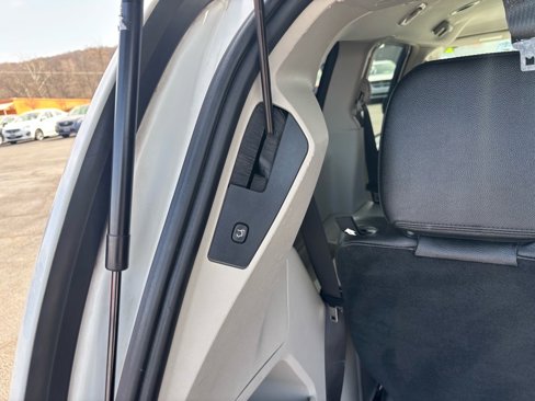 Used 2016 Chrysler Town & Country Touring image 26