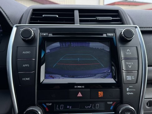 Used 2016 Toyota Camry XLE image 3