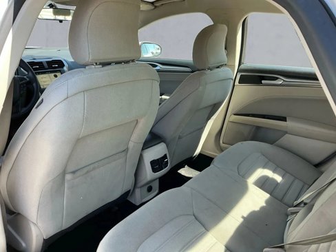 Used 2018 Ford Fusion SE w/ Fusion SE Technology Package image 14