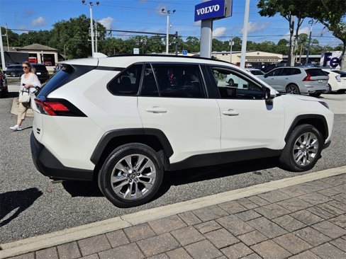 Used 2022 Toyota RAV4 XLE Premium image 15