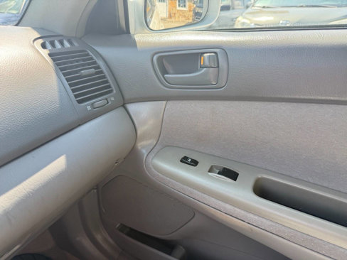 Used 2004 Toyota Camry LE image 21