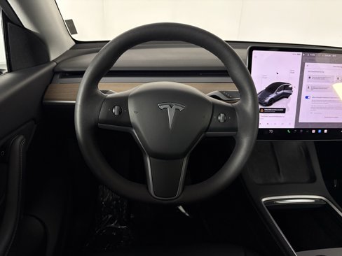 Used 2022 Tesla Model Y Long Range image 15