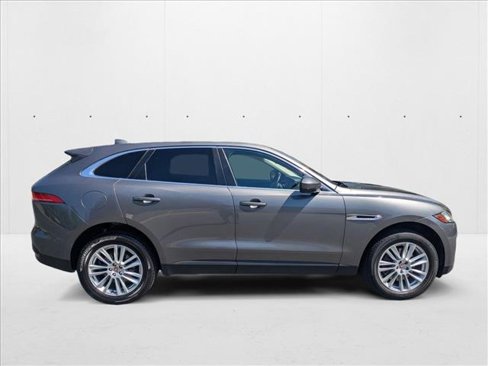 Used 2017 Jaguar F-PACE Prestige image 4